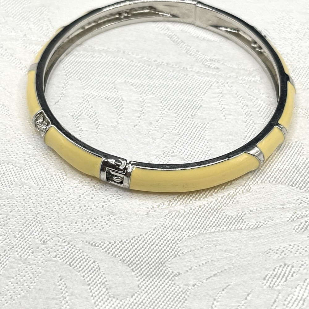 Vintage Cream Enamel Hinged Clamper Bangle Bracelet W/ Rhinestones 7" - Picture 3 of 7
